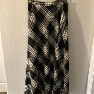 Ralph Lauren 200% wool bias plaid skirt.  Black & cream, size 12.